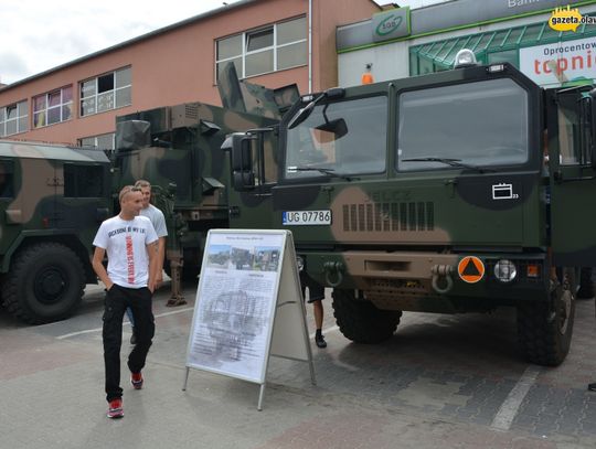 Broń, samochody wojskowe i grochówka. Tak było w Jelczu-Laskowicach