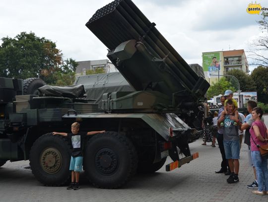 Broń, samochody wojskowe i grochówka. Tak było w Jelczu-Laskowicach