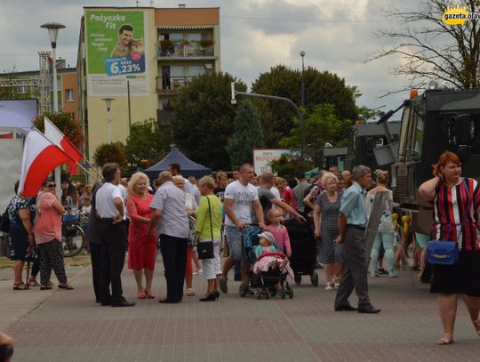 Broń, samochody wojskowe i grochówka. Tak było w Jelczu-Laskowicach