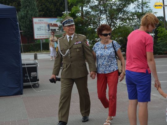 Broń, samochody wojskowe i grochówka. Tak było w Jelczu-Laskowicach