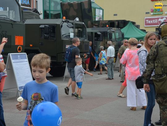 Broń, samochody wojskowe i grochówka. Tak było w Jelczu-Laskowicach