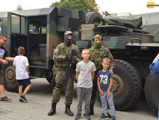 Broń, samochody wojskowe i grochówka. Tak było w Jelczu-Laskowicach