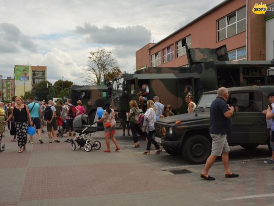 Broń, samochody wojskowe i grochówka. Tak było w Jelczu-Laskowicach