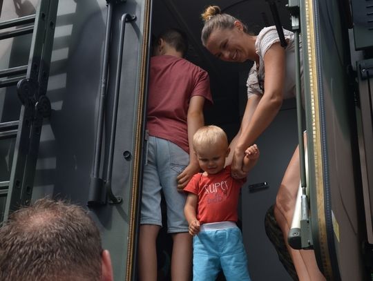 Broń, samochody wojskowe i grochówka. Tak było w Jelczu-Laskowicach