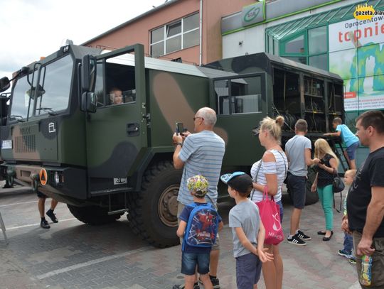 Broń, samochody wojskowe i grochówka. Tak było w Jelczu-Laskowicach