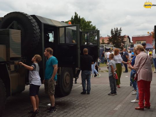 Broń, samochody wojskowe i grochówka. Tak było w Jelczu-Laskowicach