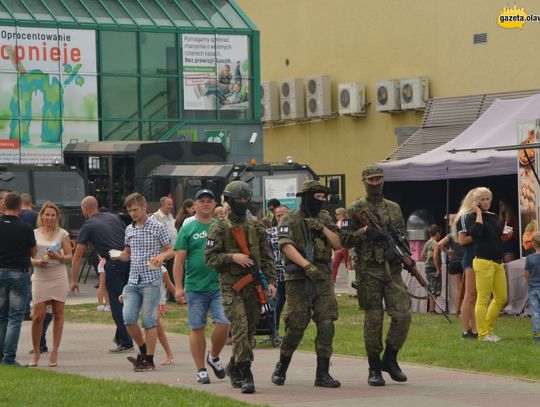 Broń, samochody wojskowe i grochówka. Tak było w Jelczu-Laskowicach