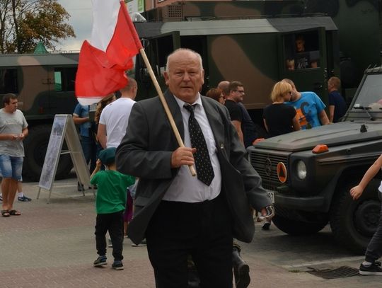 Broń, samochody wojskowe i grochówka. Tak było w Jelczu-Laskowicach