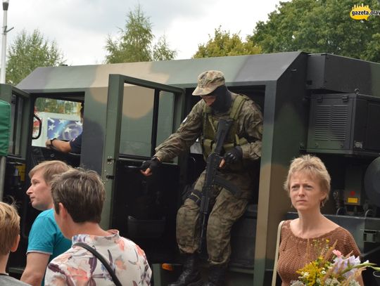 Broń, samochody wojskowe i grochówka. Tak było w Jelczu-Laskowicach