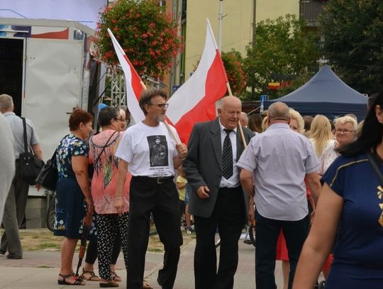 Broń, samochody wojskowe i grochówka. Tak było w Jelczu-Laskowicach