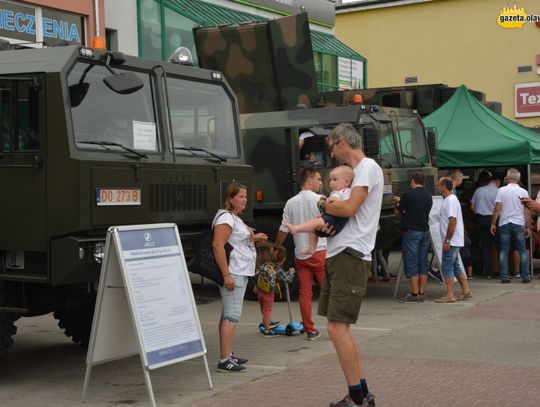 Broń, samochody wojskowe i grochówka. Tak było w Jelczu-Laskowicach