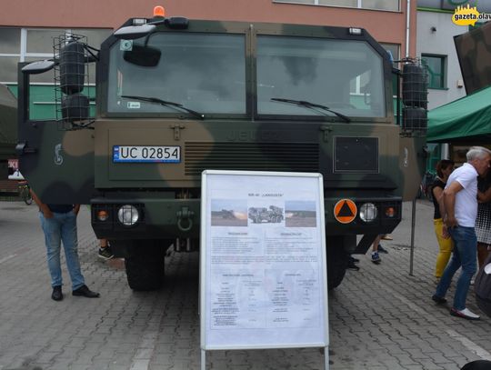 Broń, samochody wojskowe i grochówka. Tak było w Jelczu-Laskowicach