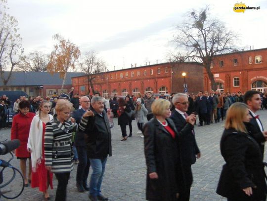 Tanecznym krokiem w stulecie