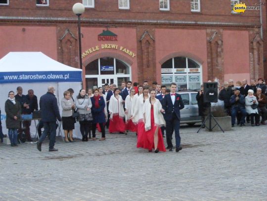 Tanecznym krokiem w stulecie