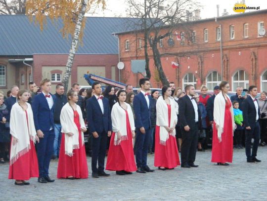 Tanecznym krokiem w stulecie