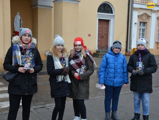 Oni wylicytowali Ławeczkę Dobrych Serc! Kto malucha? ZDJĘCIA