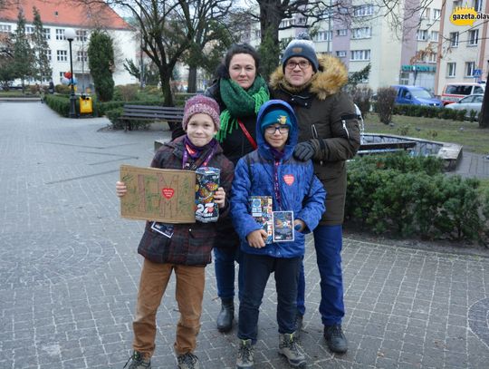 Oni wylicytowali Ławeczkę Dobrych Serc! Kto malucha? ZDJĘCIA