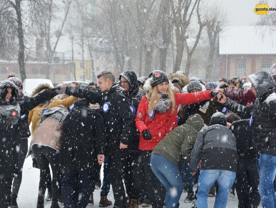 Takiego poloneza jeszcze nie było! Jak z "Krainy lodu"