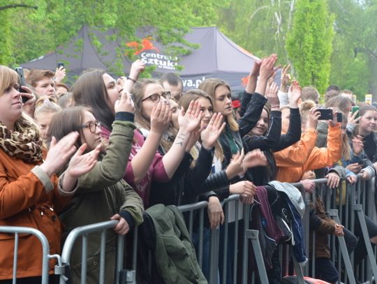 Tak się bawią na oławskiej MAJÓWCE! ZDJĘCIA