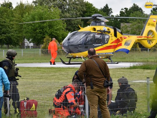 Strzały, strach, helikoptery i walka o życie. ZDJĘCIA