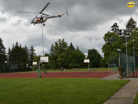 Strzały, strach, helikoptery i walka o życie. ZDJĘCIA