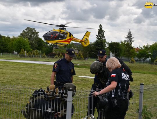 Strzały, strach, helikoptery i walka o życie. ZDJĘCIA