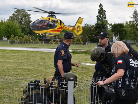 Strzały, strach, helikoptery i walka o życie. ZDJĘCIA