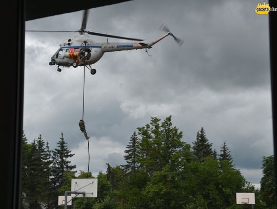 Strzały, strach, helikoptery i walka o życie. ZDJĘCIA