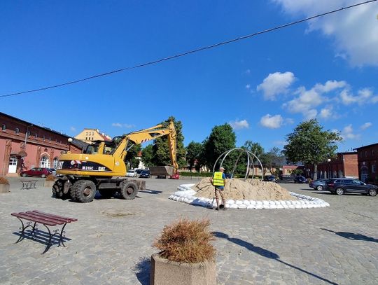 Plaża z leżakami i mgiełką znów na Młyńskiej