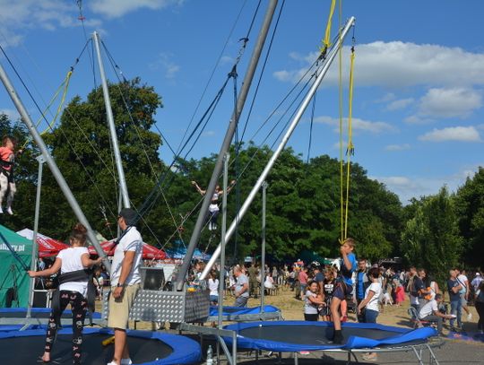 Pomagają, jeżdżą na motocyklach i bawią się. ZDJĘCIA