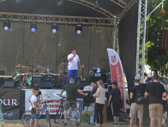 Pomagają, jeżdżą na motocyklach i bawią się. ZDJĘCIA