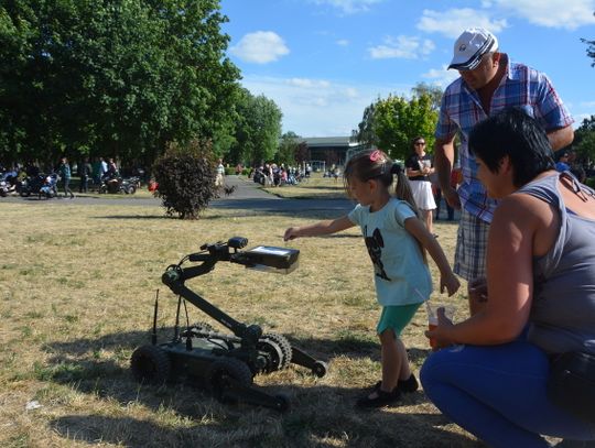 Pomagają, jeżdżą na motocyklach i bawią się. ZDJĘCIA