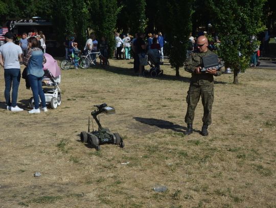 Pomagają, jeżdżą na motocyklach i bawią się. ZDJĘCIA