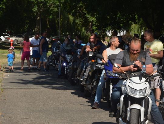 Pomagają, jeżdżą na motocyklach i bawią się. ZDJĘCIA