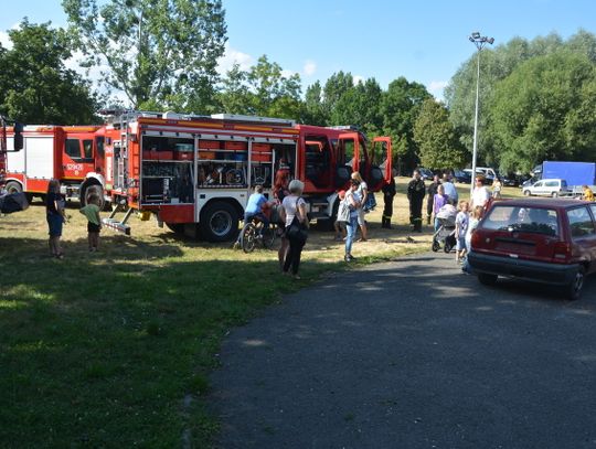 Pomagają, jeżdżą na motocyklach i bawią się. ZDJĘCIA