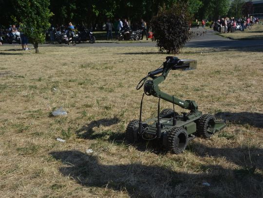 Pomagają, jeżdżą na motocyklach i bawią się. ZDJĘCIA