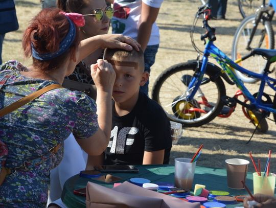 Pomagają, jeżdżą na motocyklach i bawią się. ZDJĘCIA