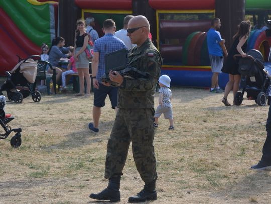 Pomagają, jeżdżą na motocyklach i bawią się. ZDJĘCIA