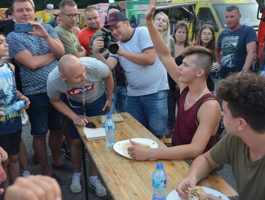 Najszybciej zjadł burgera! Kto ostrą pizzę?