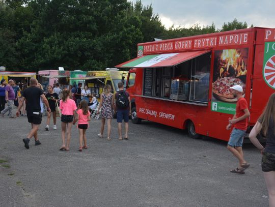 Najszybciej zjadł burgera! Kto ostrą pizzę?