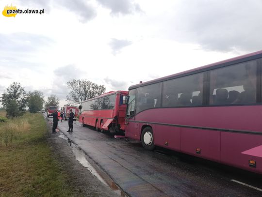 Zderzyły się dwa autobusy. W środku kilkadziesiąt osób