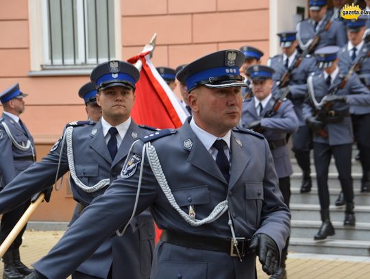 Honor, męstwo i duma - oławska policja ma sztandar. ZDJĘCIA