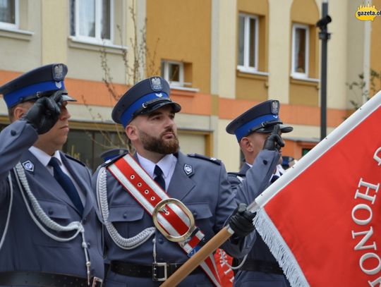 Honor, męstwo i duma - oławska policja ma sztandar. ZDJĘCIA