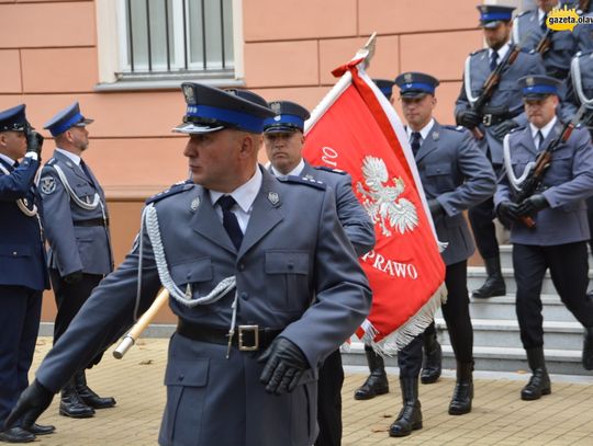 Honor, męstwo i duma - oławska policja ma sztandar. ZDJĘCIA