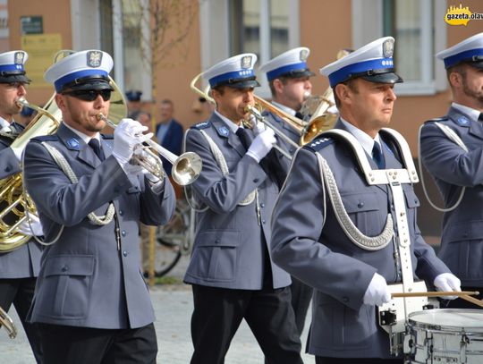 Honor, męstwo i duma - oławska policja ma sztandar. ZDJĘCIA