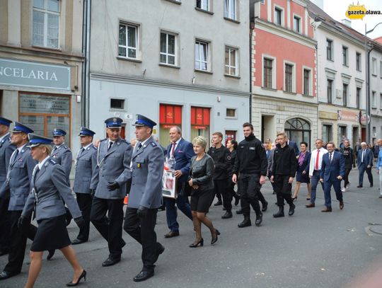 Honor, męstwo i duma - oławska policja ma sztandar. ZDJĘCIA