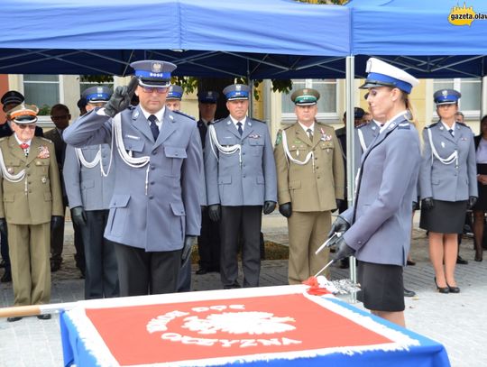 Honor, męstwo i duma - oławska policja ma sztandar. ZDJĘCIA