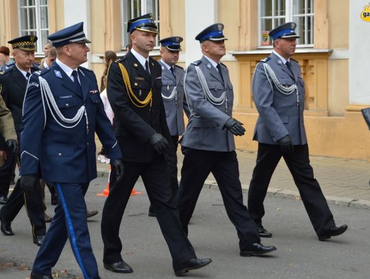 Honor, męstwo i duma - oławska policja ma sztandar. ZDJĘCIA