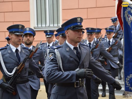 Honor, męstwo i duma - oławska policja ma sztandar. ZDJĘCIA