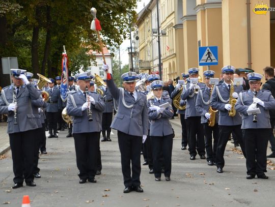 Honor, męstwo i duma - oławska policja ma sztandar. ZDJĘCIA